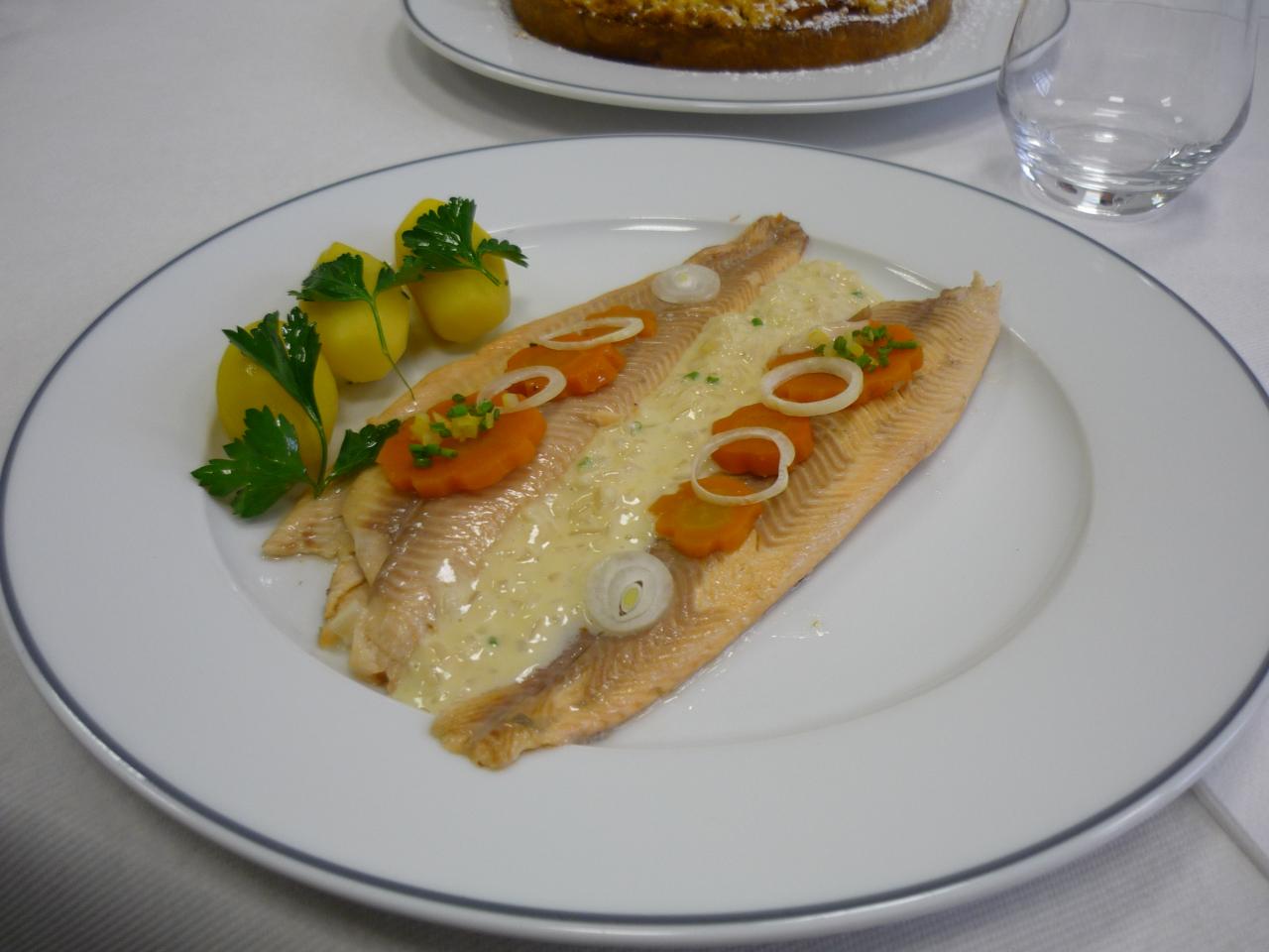 Filets de truite au court bouillon